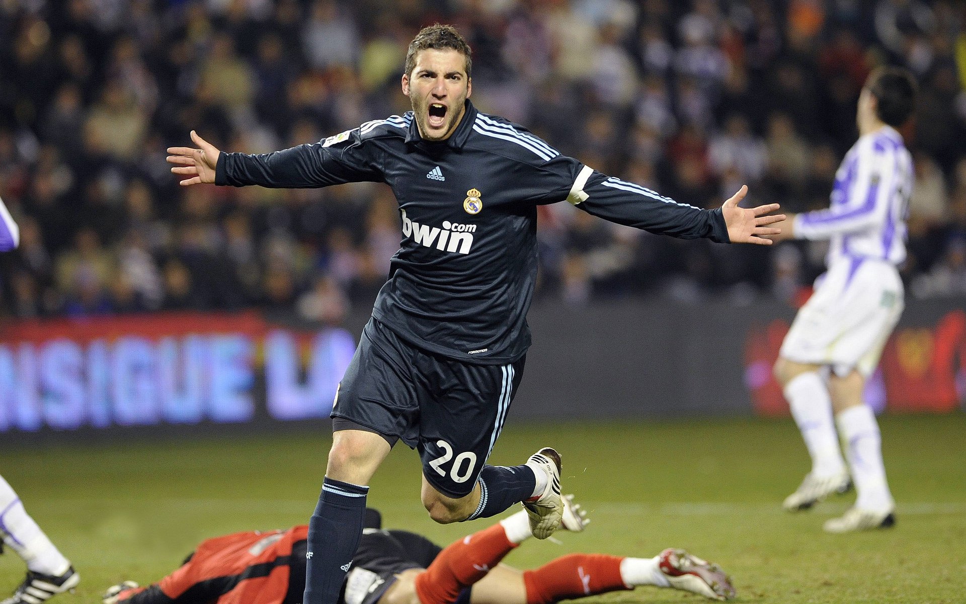 当奇迹照进现实,日本绝杀法国与迪马利亚的德甲争冠夜启示录